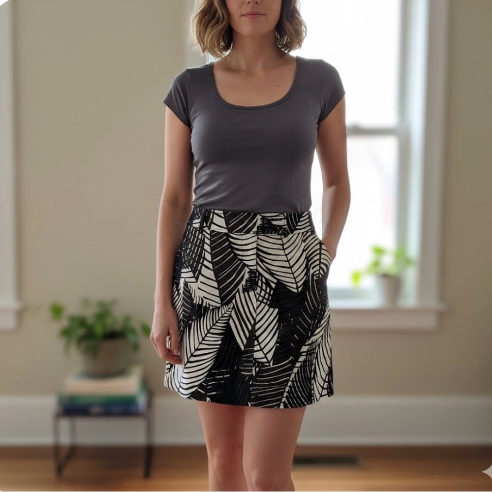 White House black market Black and White Leaf Print Women's Skirt